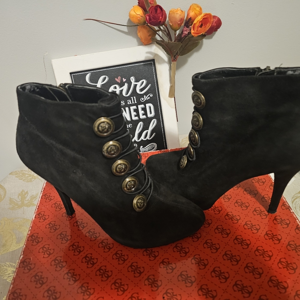 Guess Owens Suede Military Button 4-inch Heel Ankle Booties Sz. 6.5 - Picture 2 of 14